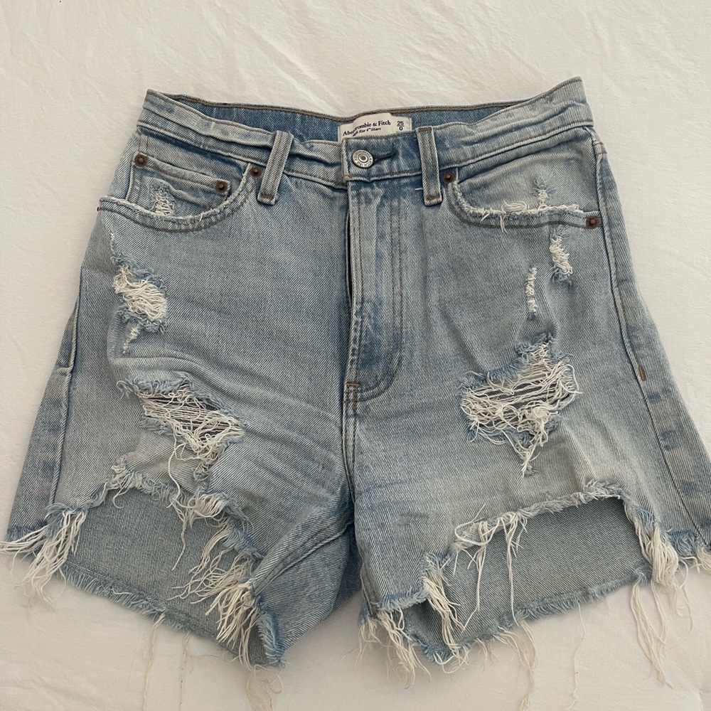 Abercrombie 4” mom jean shorts, size 0/25, light destroyed wash